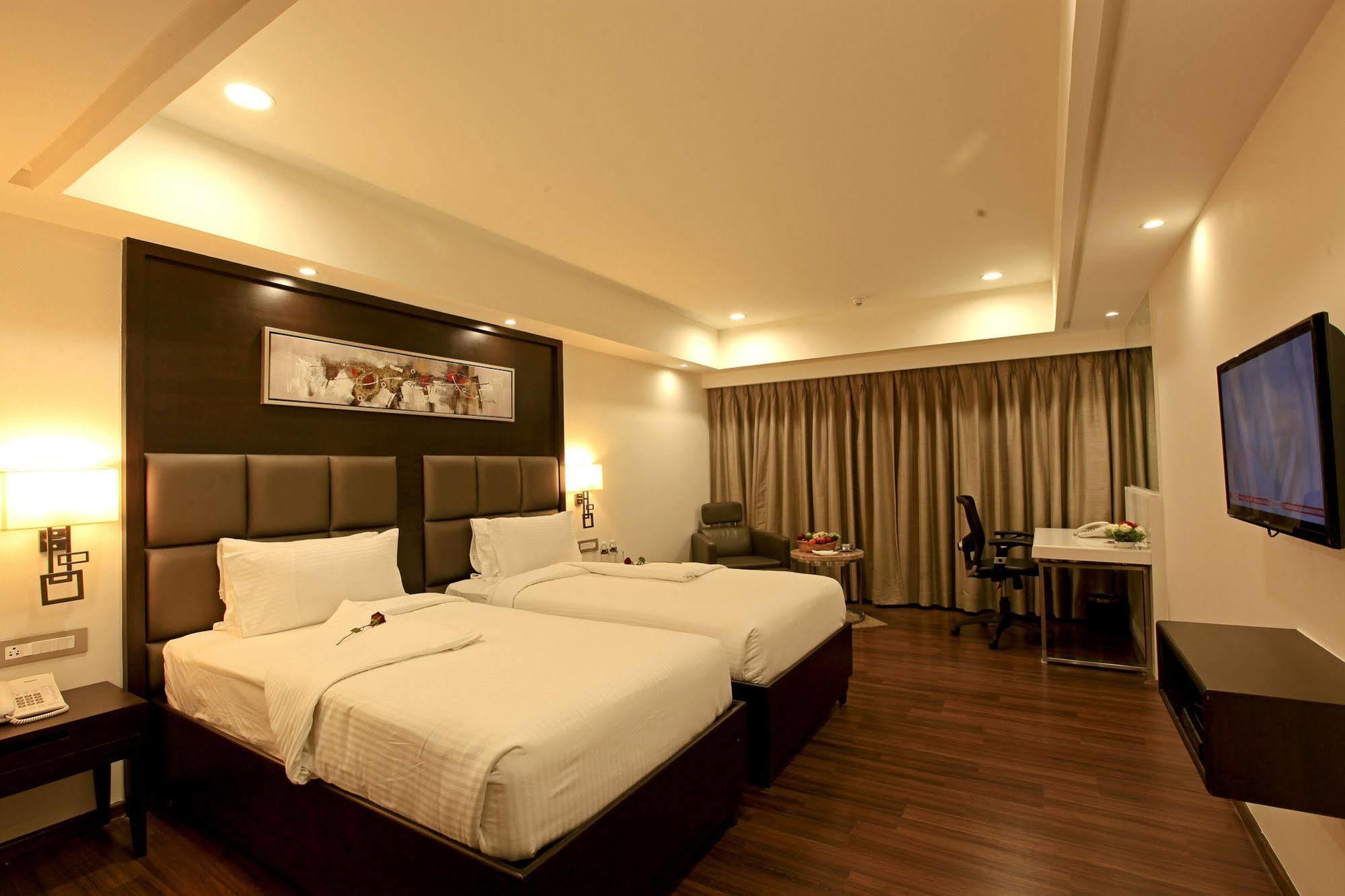 Goutham Grand Hotel - Tenali Виджаявада Экстерьер фото