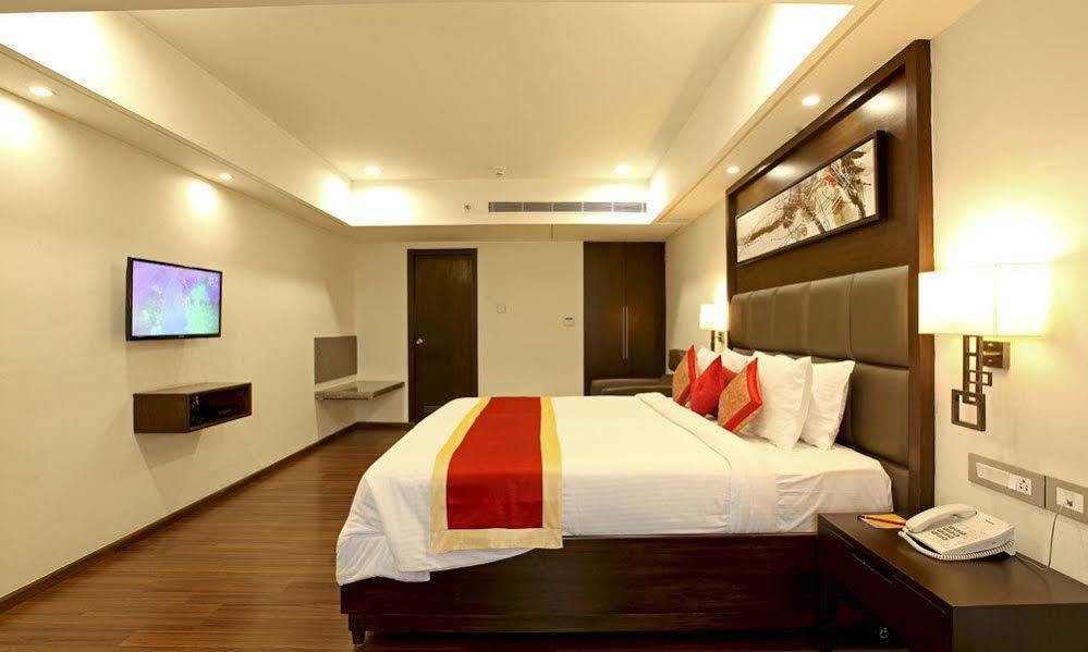 Goutham Grand Hotel - Tenali Виджаявада Экстерьер фото